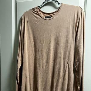 Cuts split hem long sleeve tee